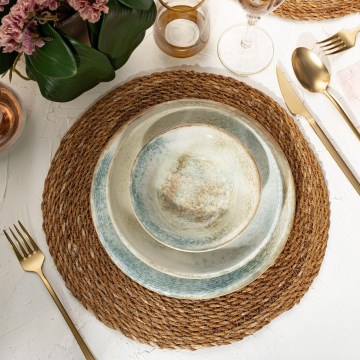 18-delars servis i färgglatt porslin