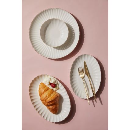 27-delars middagsservis i vitt porslin med gulddetaljer