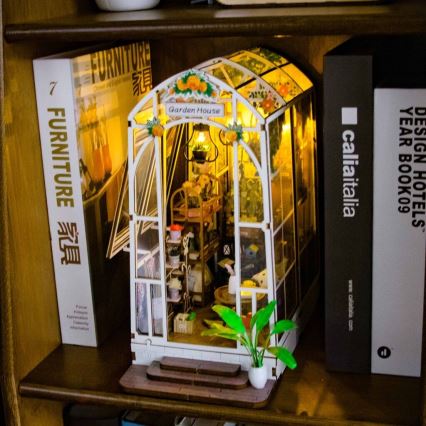 2Kids Toys - Miniatyr av trädgårdshus 2xAAA