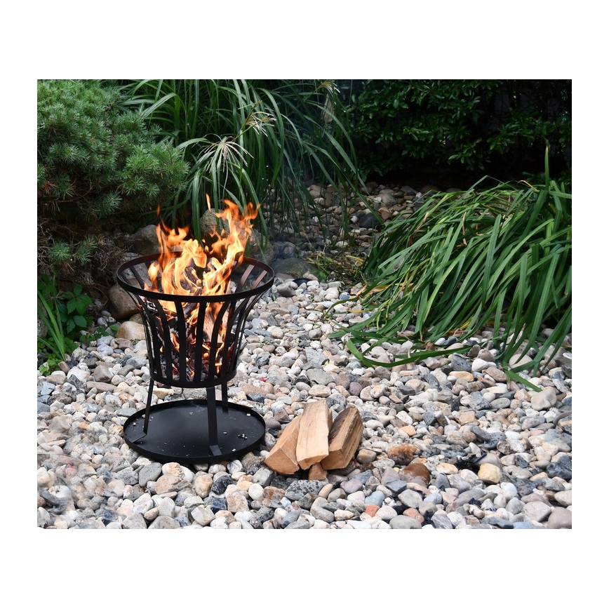 Bärbar trä lägereld med galler i svart