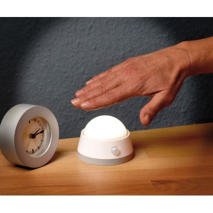 Brennenstuhl - LED orienteringslampa med rörelsesensor LED/3xAA 3000K