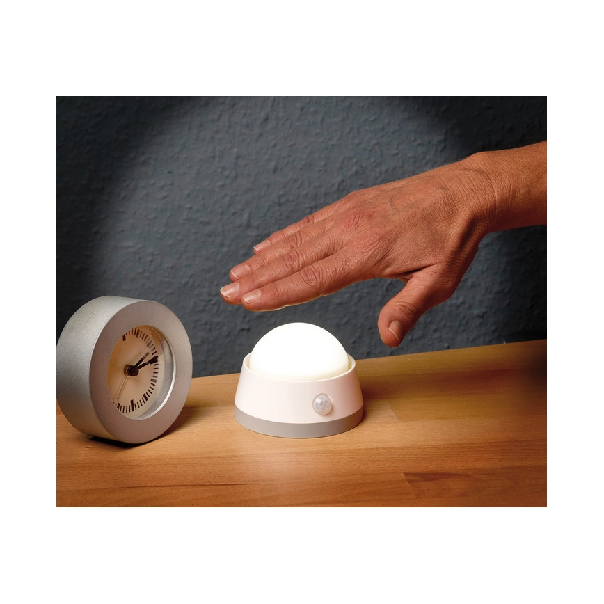 Brennenstuhl - LED orienteringslampa med rörelsesensor LED/3xAA 3000K