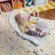 Bright Starts - Vibrerande babysitter ROSY RAINBOW