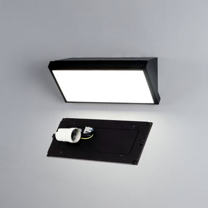 Brilagi - dimbar LED-utomhusvägglampa TRIANGLE 1xE27/6W/230V 2700-6500K IP65 svart