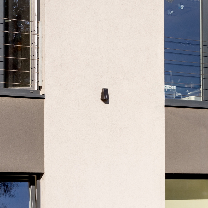 Brilagi - LED solcellsvägglampa PYRAMID LED/2W/3,2V 1300 mAh IP54