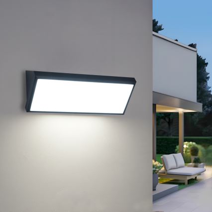 Brilagi - TRIANGLE LED utomhusvägglampa med sensor, 42W/230V, 45 cm, svart, IP65