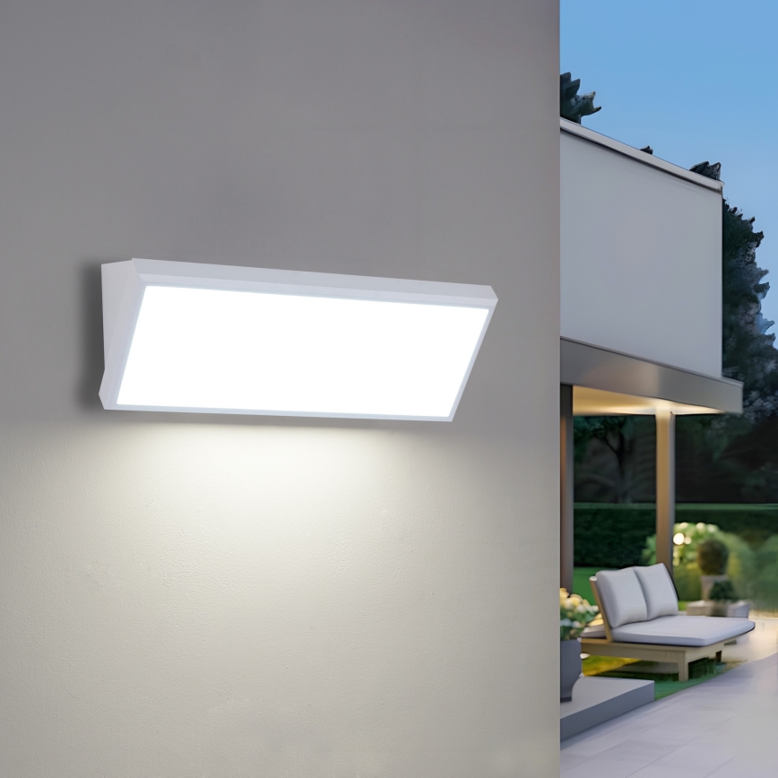 Brilagi - LED-utomhusvägglampa med sensor TRIANGLE LED/42W/230V 45 cm vit IP65
