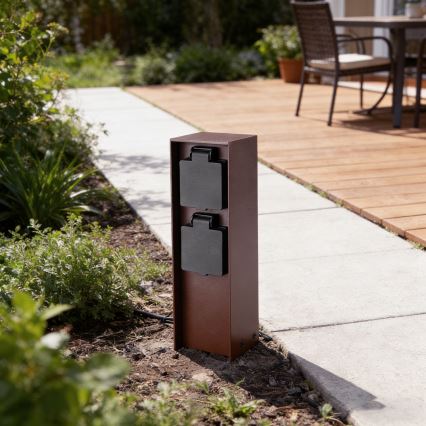 Brilagi - Uttagsstolpe PILLAR med 2x Schuko-uttag, 230 V, IP44, brun