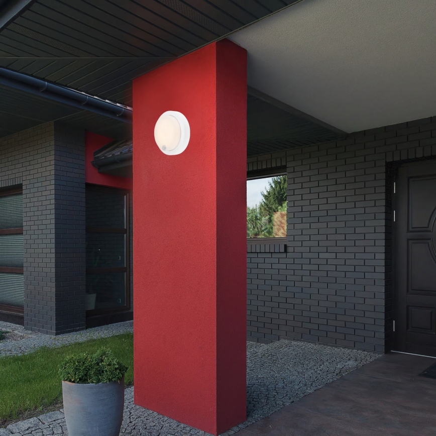 Brilo - Uppladdningsbar LED-utomhusvägglampa med sensor LED/4W/5V 4400 mAh IP44 vit