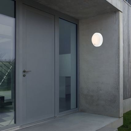 Brilo - Uppladdningsbar LED-utomhusvägglampa med sensor LED/4W/5V 4400 mAh IP44 vit