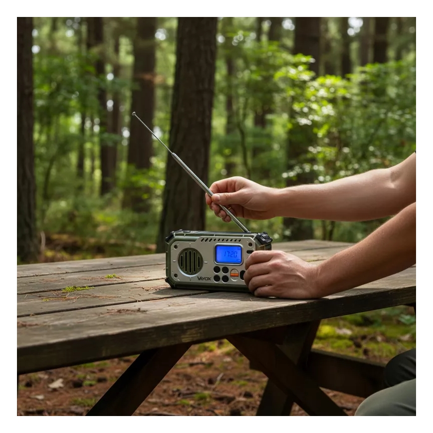 Campingradio med vev, solpanel och LED-ficklampa med powerbankfunktion 5V/3xAAA/2000 mAh IPX4 grön