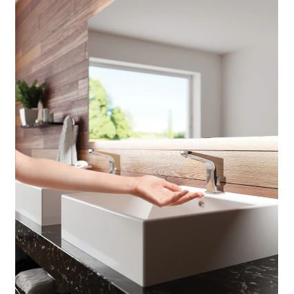 Deante BQH_029R - Beröringsfri tvättställsblandare med temperaturreglering HIACYNT 4xAA skinande krom