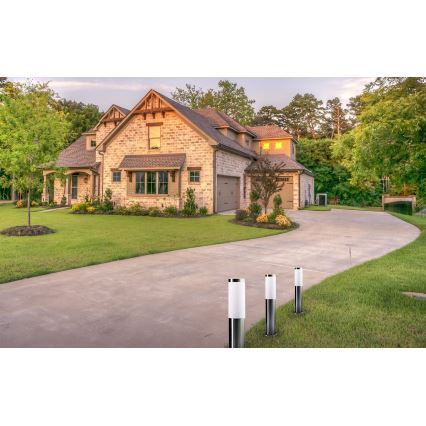 Dimbar LED-utomhuslampa LIVIA 1xE27/6W/2300V 2700-6500K Wi-Fi 45 cm IP44 silverfärgad