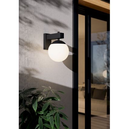 Eglo - Vägglampa för utomhusbruk 1xE27/40W/230V svart IP44
