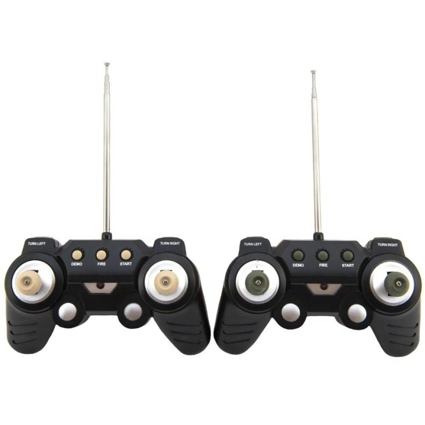 Fjärrstyrda RC-bilar/stridsvagnar – drivs med 2x AA‑batterier, kamouflagefärgad