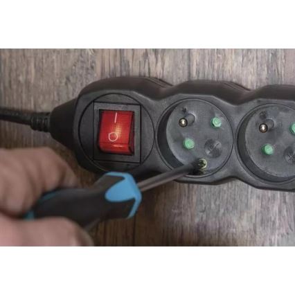 Förlängningskabel med strömbrytare 3-polig 3m svart