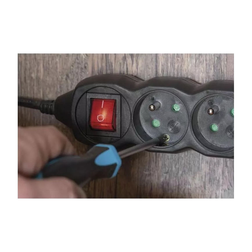 Förlängningskabel med strömbrytare 3-polig 3m svart