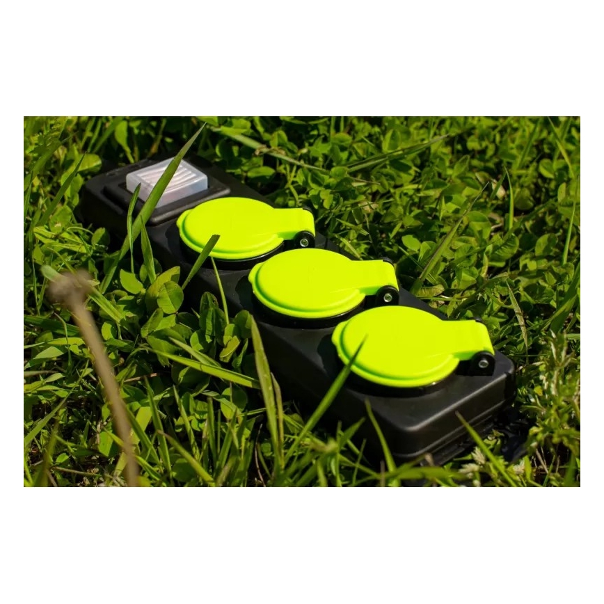 Förlängningskabel med strömbrytare – 3 uttag, 5 m, IP44-klassad