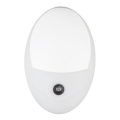 Globo - LED orienteringslampa med sensor för vägguttag 4xLED/0,6W/230V 6500K