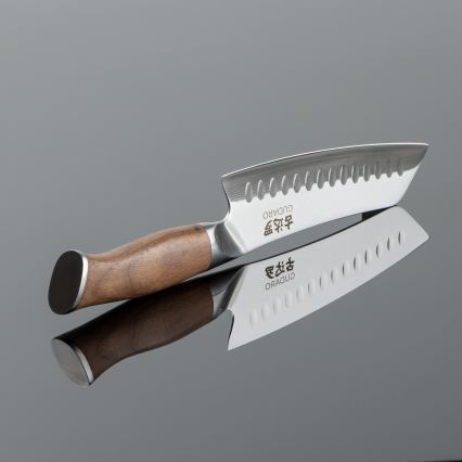 Gudaro - TAKUMI Santoku-kökskniv i damaskusstål 7, 67 lager, längd 17,5 cm, valnötshandtag