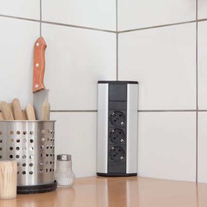 Hörnuttagsstolpe med 3 x 230 V‑uttag, svart/silver