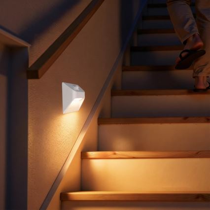 LED Uppladdningsbar trapparmatur med rörelse- och skymningssensor STEP LIGHT LED/0,3W/3,7V 2200 mAh IP53 vit
