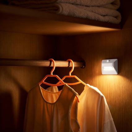LED Uppladdningsbar trapparmatur med rörelse- och skymningssensor STEP LIGHT LED/0,3W/3,7V 2200 mAh IP53 vit