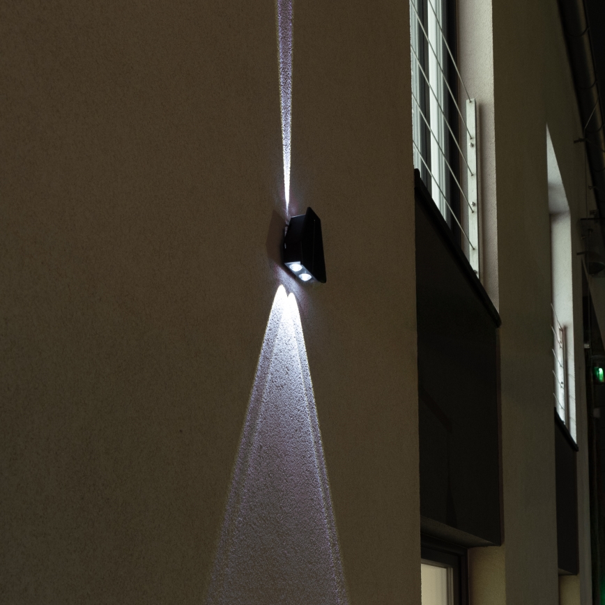 LED solcellsvägglampa med sensor LED/2W/5V IP54 1300 mAh