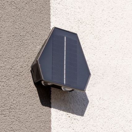 LED solcellsvägglampa med sensor LED/2W/5V IP54 1300 mAh