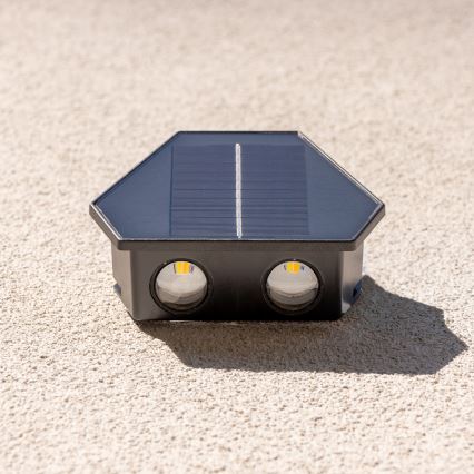 LED solcellsvägglampa med sensor LED/2W/5V IP54 1300 mAh
