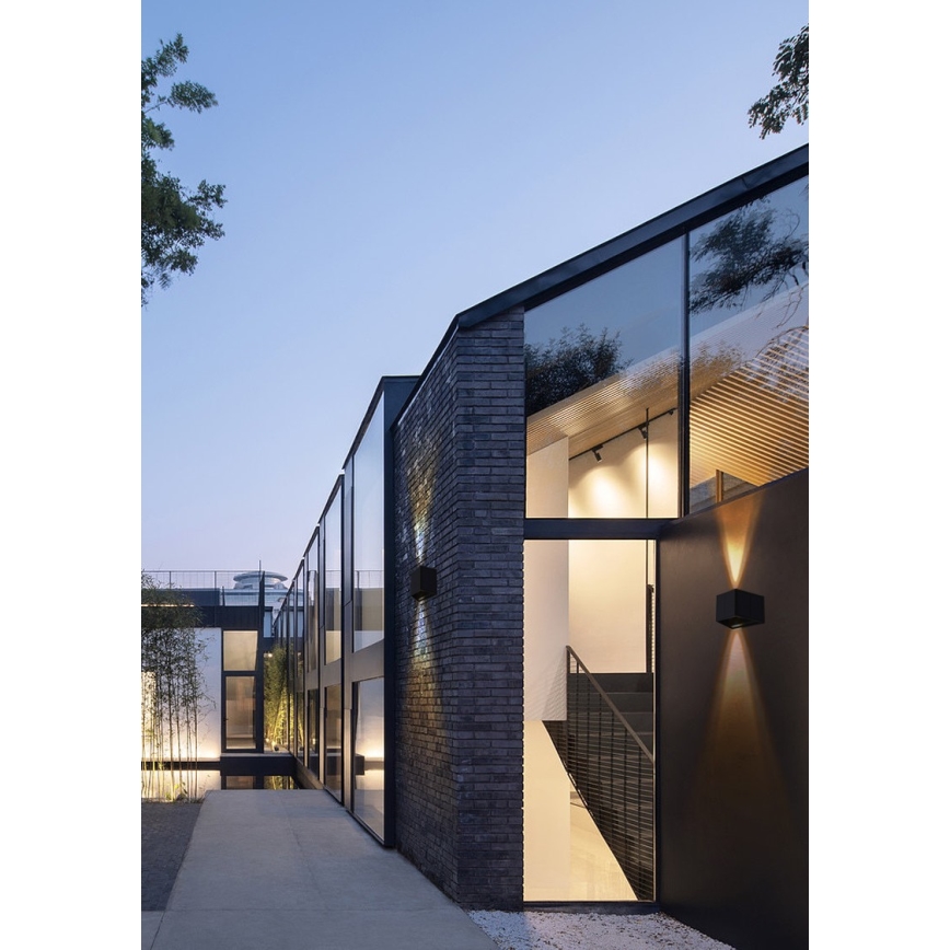 LED solcellsvägglampa med sensor LED/2W/5V IP54 1300 mAh