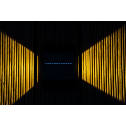 LED solcellsvägglampa med sensor LED/2W/5V IP54 1300 mAh