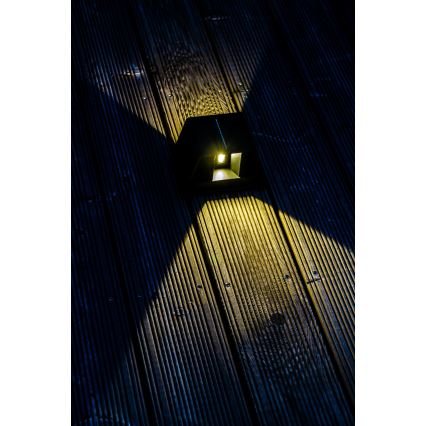 LED solcellsvägglampa med sensor LED/2W/5V IP54 1300 mAh