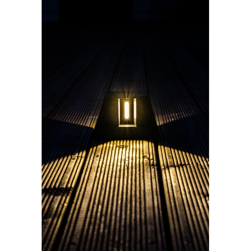 LED solcellsvägglampa med sensor LED/2W/5V IP54 1300 mAh