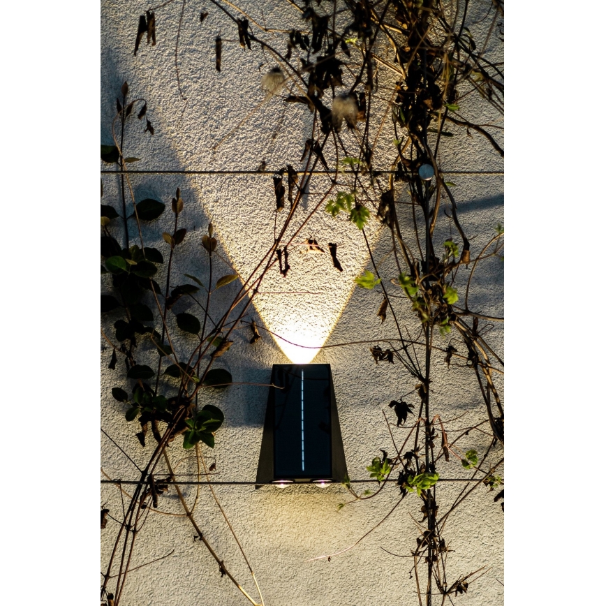 LED solcellsvägglampa med sensor LED/2W/5V IP54 1300 mAh