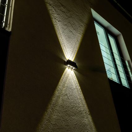 LED solcellsvägglampa med sensor LED/2W/5V IP54 1300 mAh