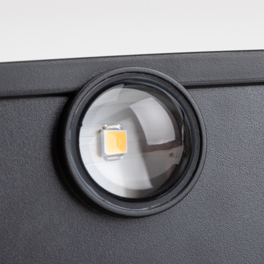 LED solcellsvägglampa med sensor LED/2W/5V IP54 1300 mAh