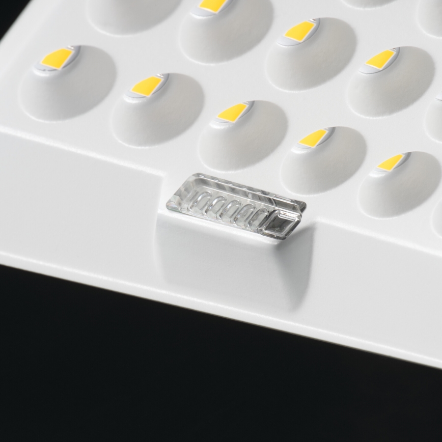 LED dimbar spotlight med solpanel och skymningssensor LED/15W/15000 mAh 3,2V IP65 + fjärrkontroll