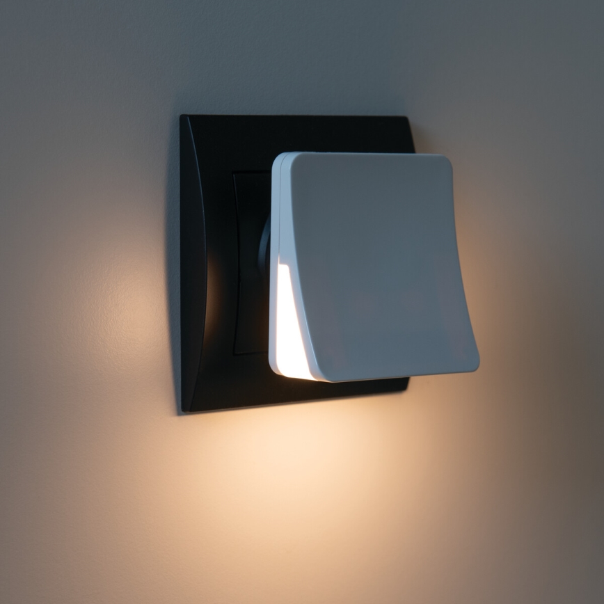 LED orienteringslampa med skymningssensor för vägguttag HOFI LED/0,28W/230V vit