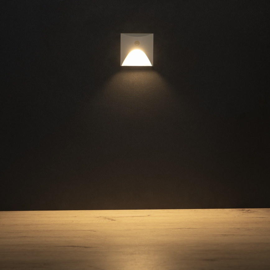 LED-trapparmatur med rörelse- och skymningssensor EXIN LED/2,5W/230V 3000K IP65 vit, fyrkantig