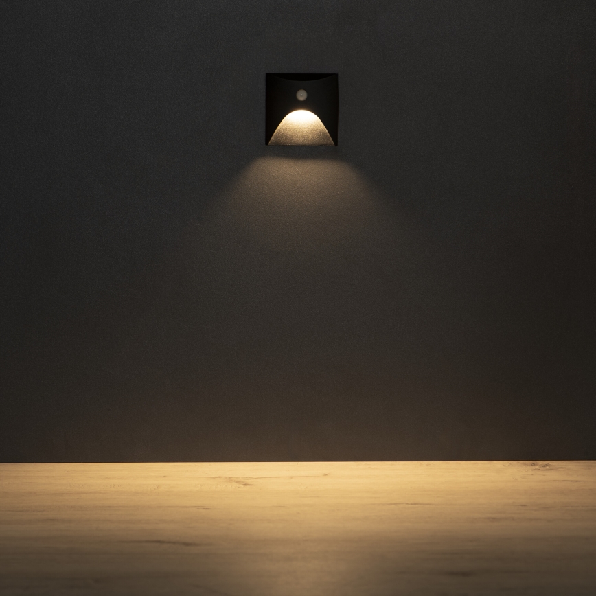 LED trapparmatur med rörelse- och skymningssensor EXIN LED/2,5W/230V 3000K IP65 svart, fyrkantig