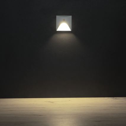 LED-trapparmatur med rörelse- och skymningssensor EXIN LED/2,5W/230V 4000K IP65, vit, fyrkantig