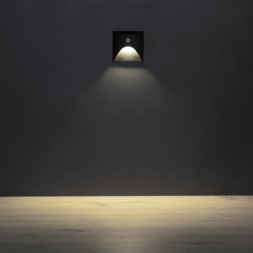 LED trappbelysning med rörelse- och skymningssensor EXIN LED/2,5W/230V 4000K IP65 svart, fyrkantig