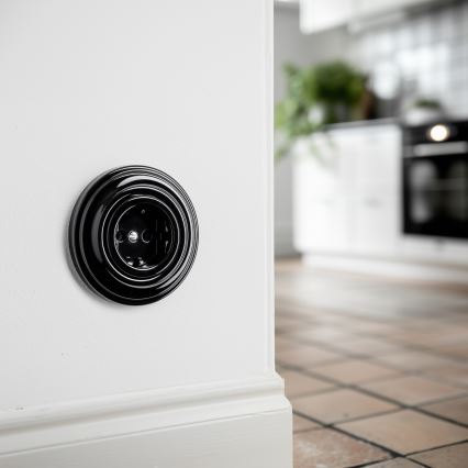 Kliklap - Retro hushållsuttag med SCHUKO-ram, 230 V/16 A, svart