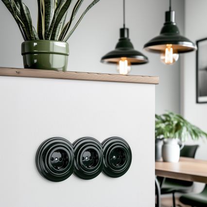 Kliklap - Tredubbel retro vägguttag för hemmet med ram SCHUKO 230 V, grön