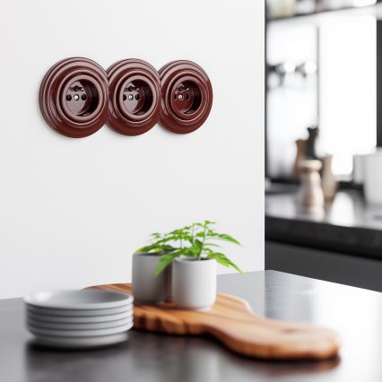 Kliklap - Trippel retro eluttag med ram 230V brunt