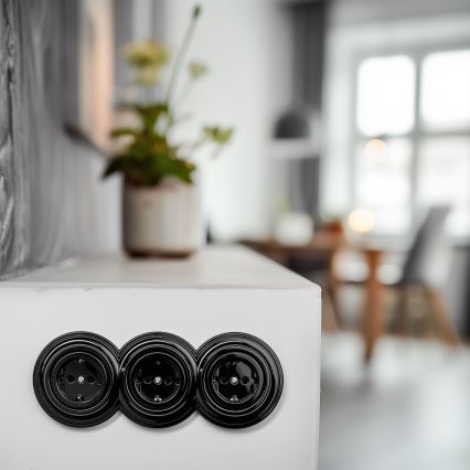 Kliklap - Trippel retro vägguttag för hemmabruk med ram SCHUKO 230V svart