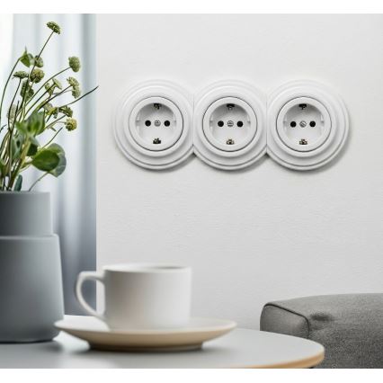 Kliklap - Trippel retro vägguttag med ram, SCHUKO 230 V, snövit