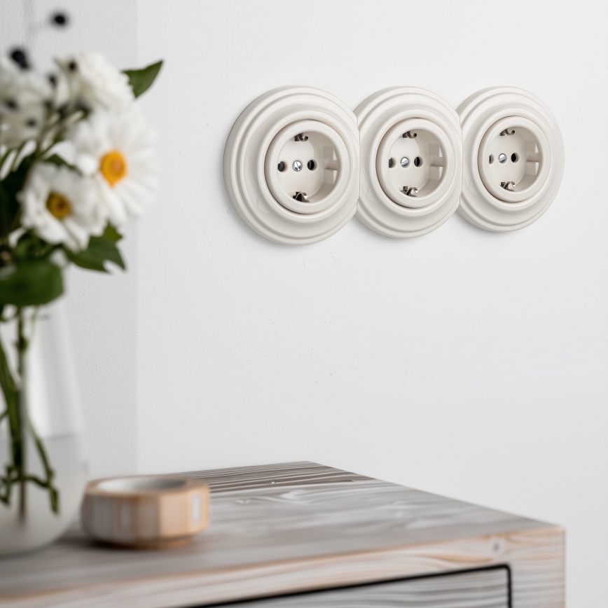 Kliklap - Trippel retrouttag för hemmabruk med ram, SCHUKO, 230 V, beige