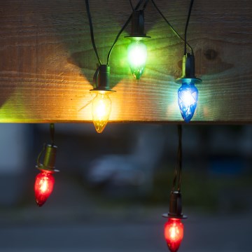 Kompletterings-LED-ljusslinga för utomhusbruk CONE FILAMENT 20xE10 14m, flerfärgad/varmvit, IP44, Tillverkad i EU